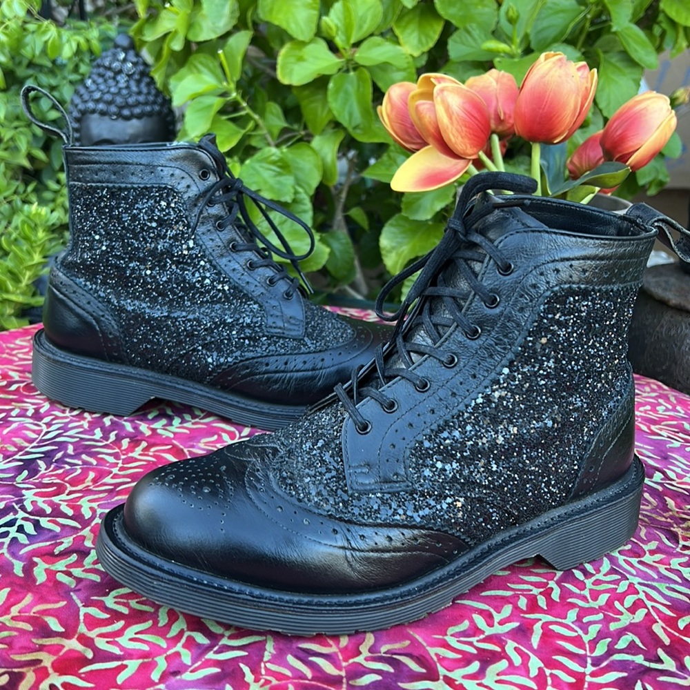🏴󠁧󠁢󠁥󠁮󠁧󠁿 Dr. Martens MIE Sparkly Black Glitter Wingtip Boots UK 5
